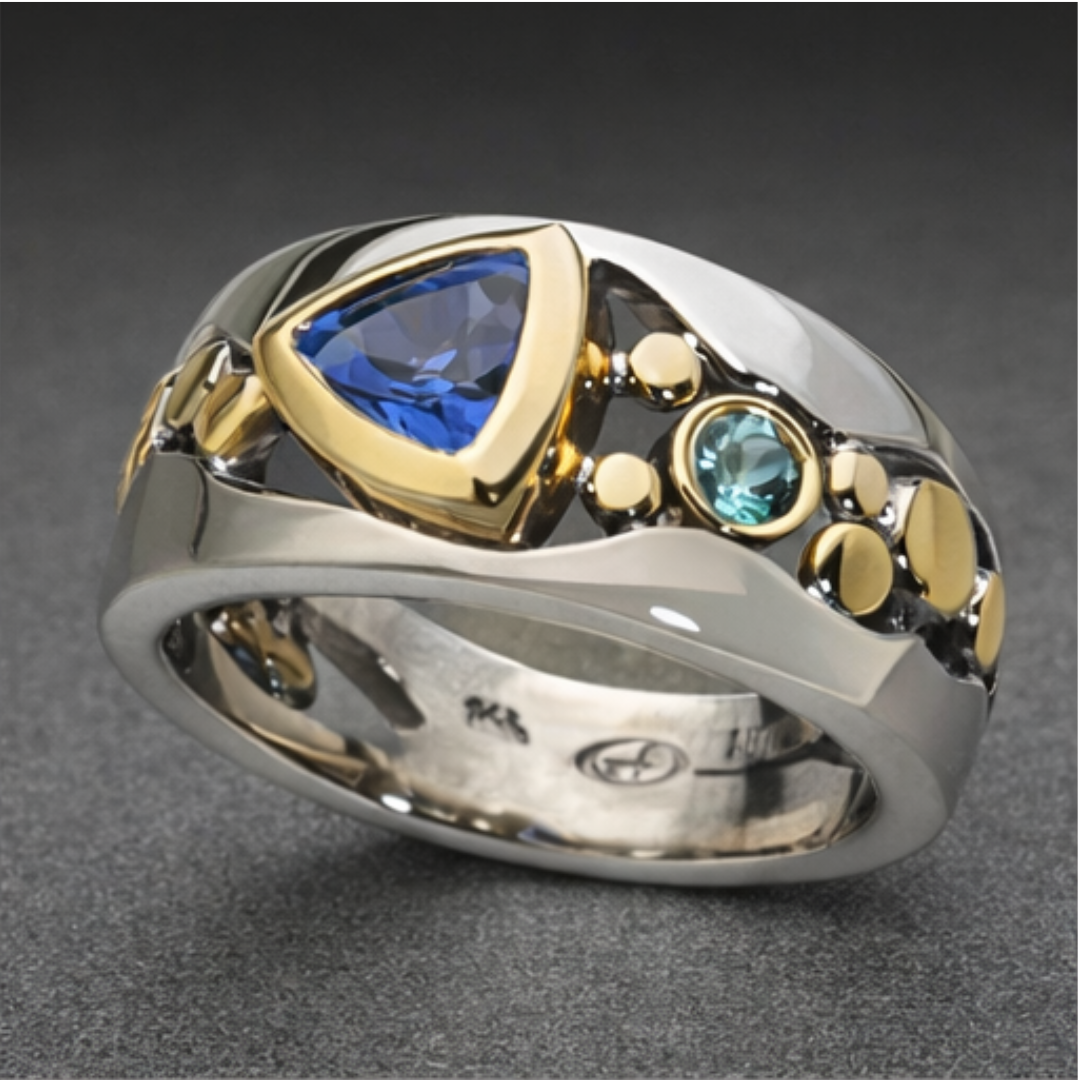 June | Dual Tone Sapphire Crest Ring