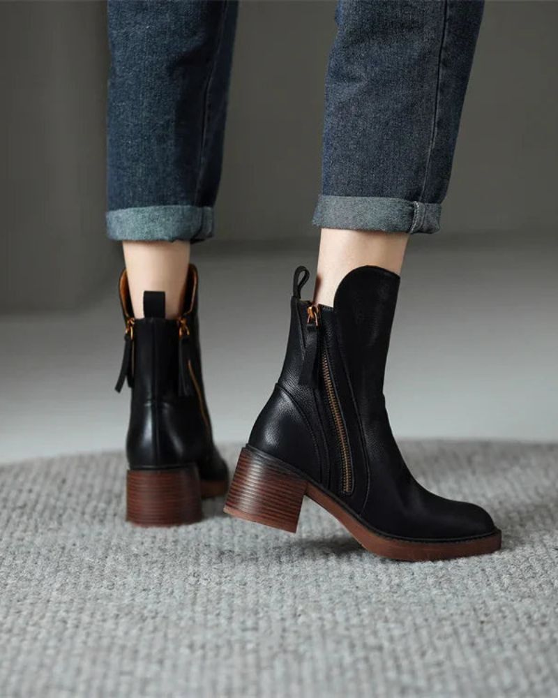 Valorine™ | Black leather boots with a comfortable heel, elegant and timeless.