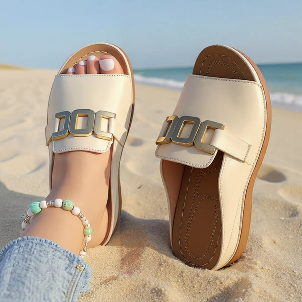 Clarinda | Orthopaedic sandals with buckle design