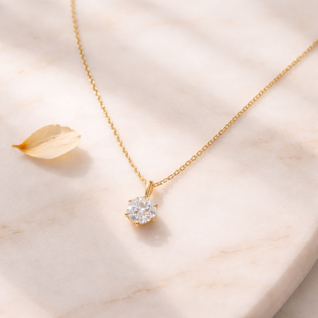 Lunea Mode® | The Margaret - Delicate Gold Solitaire Necklace