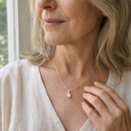 Lunea Mode® | The Margaret - Delicate Gold Solitaire Necklace