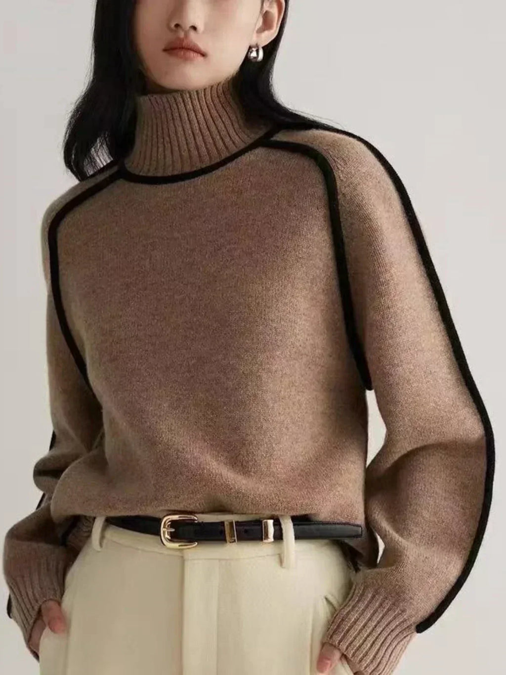 Lilia - Elegant Turtleneck sweater