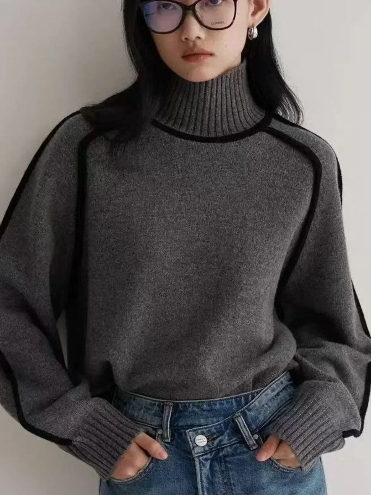 Lilia - Elegant Turtleneck sweater