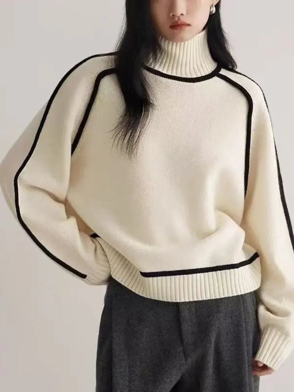 Lilia - Elegant Turtleneck sweater