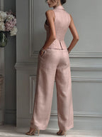 Completo da donna a due pezzi con scollo a V e bottoni