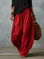 Ensemble haut noir à épaules dénudées et pantalon lanterne ample rouge