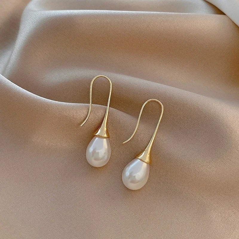 Classic Helena Pearl Earrings